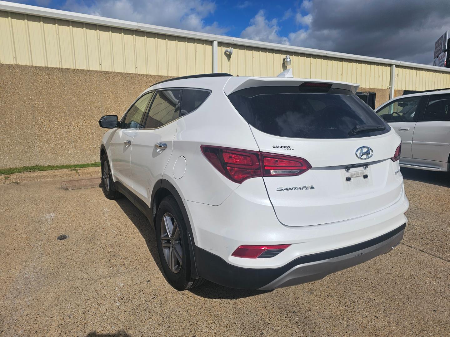 2017 WHITE Hyundai Santa Fe Sport 2.4 FWD (5NMZU3LB8HH) with an 2.4L L4 DOHC 16V engine, 6A transmission, located at 533 S Seven Points BLVD, Seven Points, TX, 75143, (430) 255-4030, 32.313999, -96.209351 - Photo#3